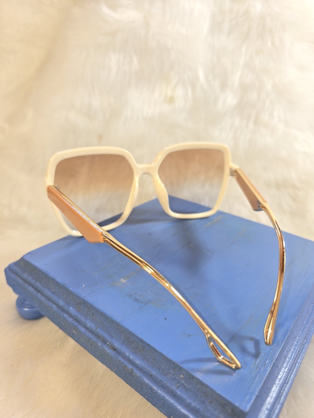 Linfemand Cream Oversized Square Women’s Sunglasses - Picture 3 of 6